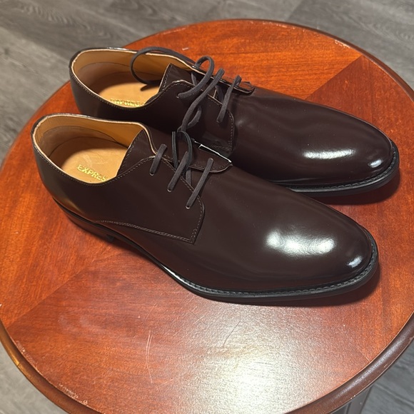 Leather Upper
Leather Lining
Man Made Sole
New w/ Tags